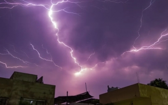 Երբ կայծակ ու որոտ էր անում, մեր նախնիներին թվում էր, թե երկնքում աստվածները, հսկաները կռիվ են անում