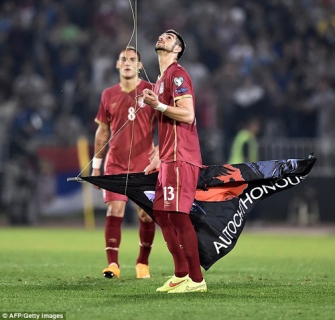 Դրոշ չէր ու ռումբ էր