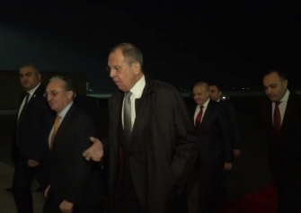 Ոտքի վրա են