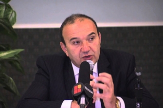 Մեկին չի հավատում, մյուսին չի հասկանում 