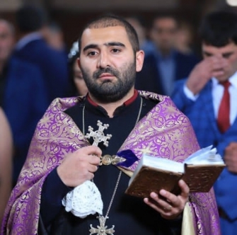 Տեր Տարոն քահանա Հունանյան, դու ե՞րբ դարձար «ժողովրդավար» քահանա