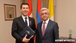 ՀՀ նախագահը Վատիկանում պարգևատրել է մի խումբ գործիչների