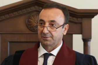 Հրայր Թովմասյան. Հաշվի առնելով կորոնավիրուսի տարածման հետ կապված ռիսկերը՝ քաղաքացիներին խնդրում եմ ձեռնպահ մնալ ՍԴ նիստին ներկա գտնվելուց
