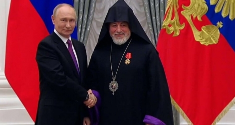 «ԿԳԲ-ի գործակալ լինելու» մասին է խոսում մի անձ, ով ամբողջությամբ կրում է այդ կառույցի գաղափարաբանական «կլեյմոն»