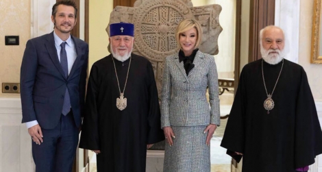 Ի՞նչն է Ուայթ-Քեյնին տարել Մայր Աթոռ